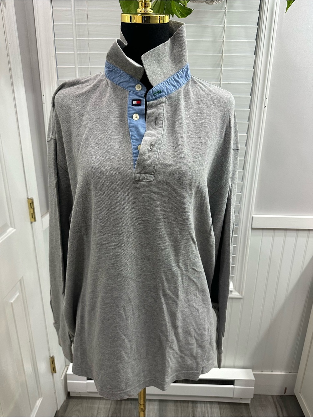 Vintage Tommy Hilfiger Men’s Long-Sleeve Gray Polo with Light Blue Trim